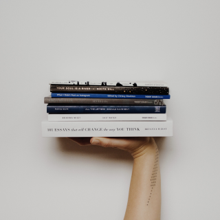 Изображение стопки книг